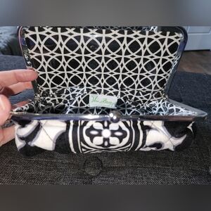 Preowned Vera Bradley black and‎ white makeup bag
